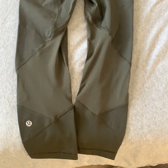 Lululemon mesh crops. Size 2. - Picture 4 of 4